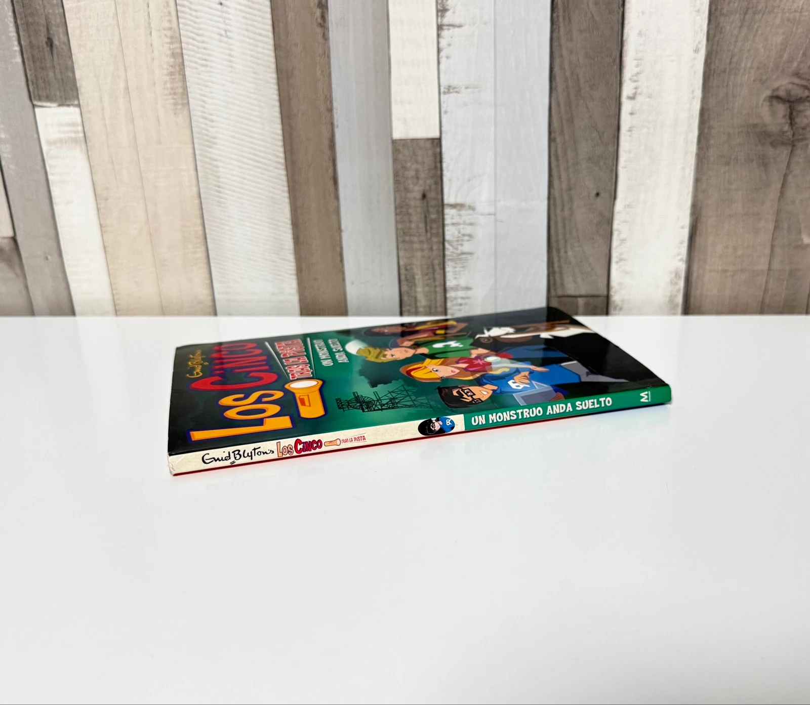 Libro Un monstruo anda suelto – photo 3